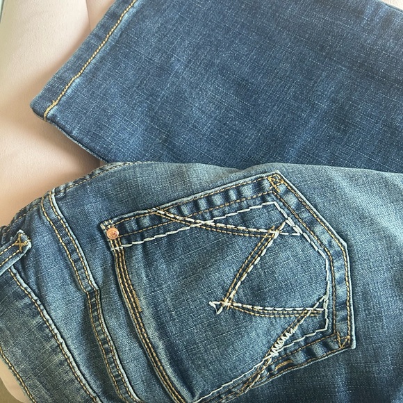 Wrangler Retro Mae Mid- Rise Bootcut - Picture 4 of 5